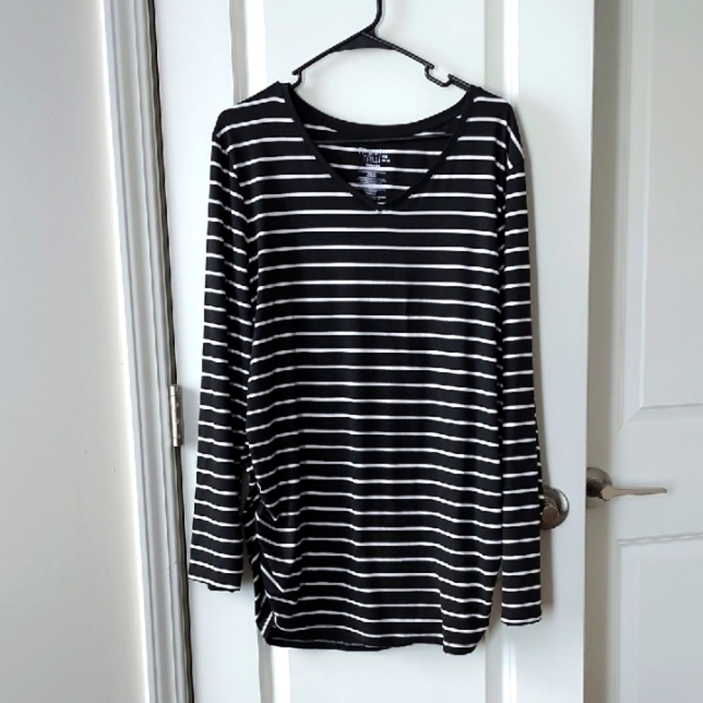 Time & Tru long sleeve black white maternity top xl